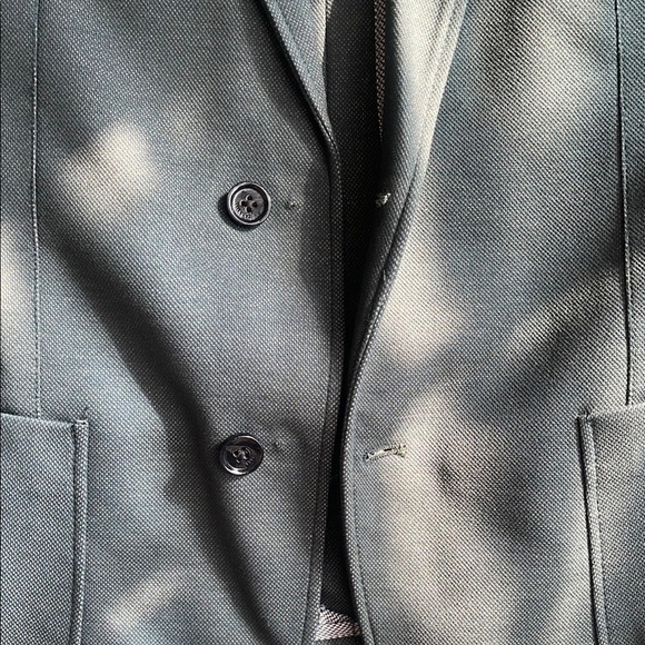 Zara Green Blazer with Modern Cut and Notched Lapel - Picture 2 of 5